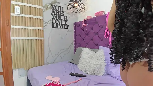 Eva-Lonx online show from July 7, 2026, 4:33 pm