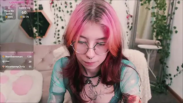 Alice Nyx online show from June 14, 2026, 2:24 am