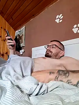 jozsi1995 online show from May 13, 2026, 6:11 am