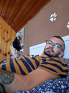 jozsi1995 online show from June 12, 2026, 7:40 am
