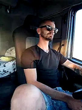 jozsi1995 online show from June 19, 2026, 3:33 am