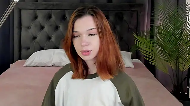 Snapshot of FoxLisa chatting on April 24, 2026, 8:33 pm FoxLisa online show from April 24, 2026, 8:33 pm