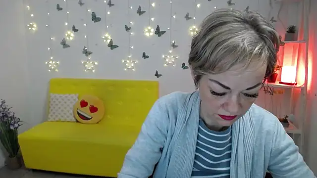 NikaMayu online show from May 8, 2026, 5:02 am
