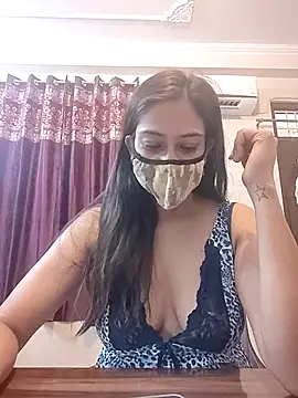 Snapshot of Aliyaa_bhat chatting on May 4, 2026, 3:13 am Aliyaa bhat online show from May 4, 2026, 3:13 am