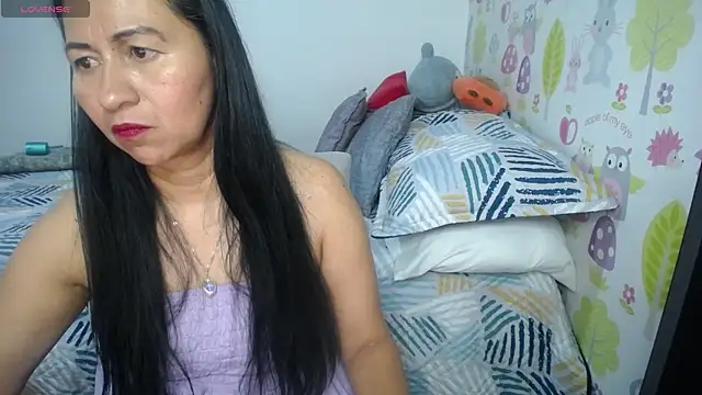 Snapshot of Tyna_b chatting on June 14, 2026, 3:03 pm Tyna b online show from June 14, 2026, 3:03 pm