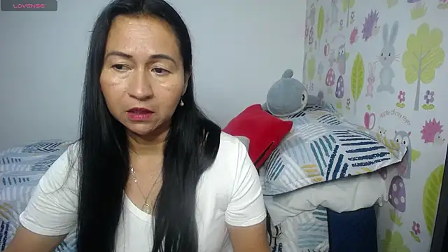 Snapshot of Tyna_b chatting on June 19, 2026, 5:12 am Tyna b online show from June 19, 2026, 5:12 am