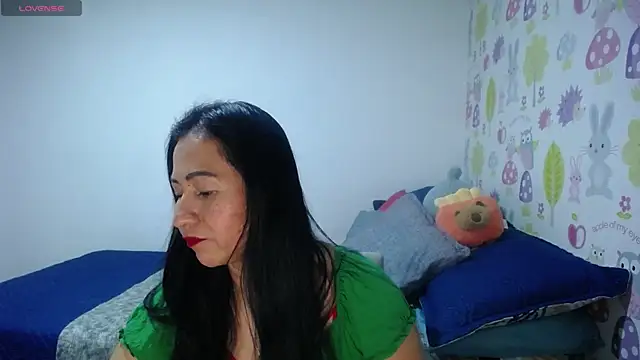 Snapshot of Tyna_b chatting on June 25, 2026, 6:56 pm Tyna b online show from June 25, 2026, 6:56 pm