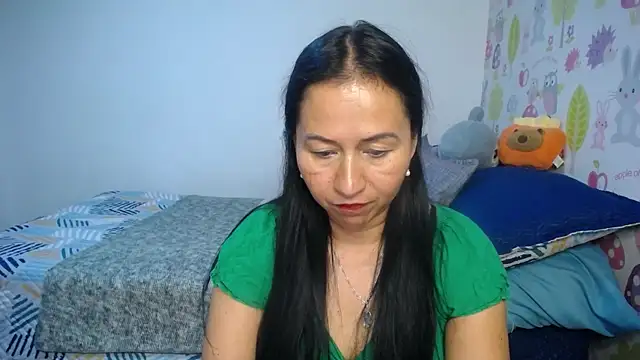 Snapshot of Tyna_b chatting on July 1, 2026, 11:04 pm Tyna b online show from July 1, 2026, 11:04 pm