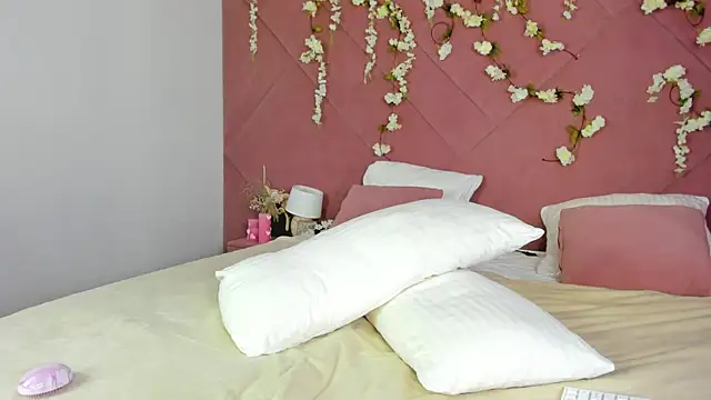iris barnes online show from July 13, 2026, 1:08 am
