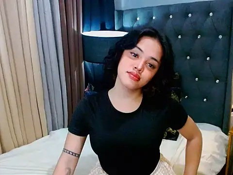 yhanachoii online show from June 18, 2026, 2:10 pm