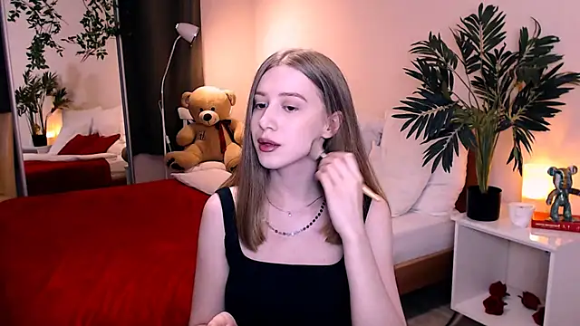 Snapshot of cheeky_chick chatting on June 28, 2026, 8:15 pm cheeky chick online show from June 28, 2026, 8:15 pm
