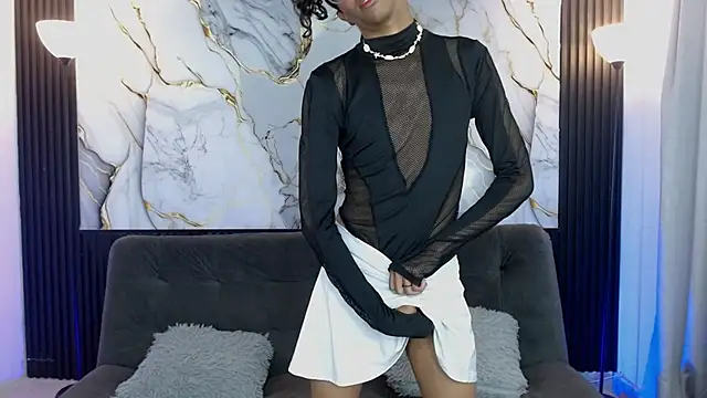 triiangel latinboy online show from April 17, 2026, 12:35 am