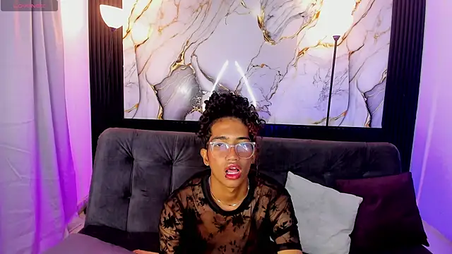 triiangel latinboy online show from June 14, 2026, 12:18 pm