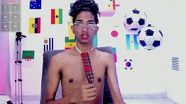 triiangel latinboy online show from July 10, 2026, 12:41 pm