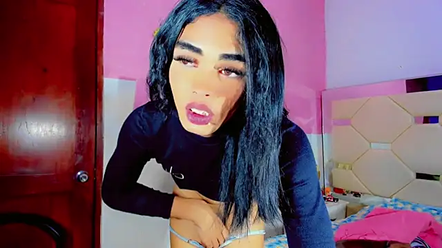 Naomisaenz01 online show from July 29, 2026, 2:32 am
