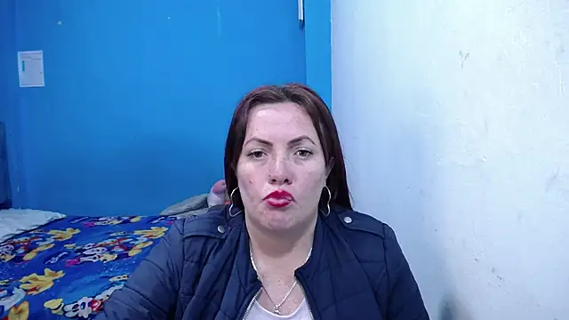 carolinhe26 online show from July 14, 2026, 3:00 am