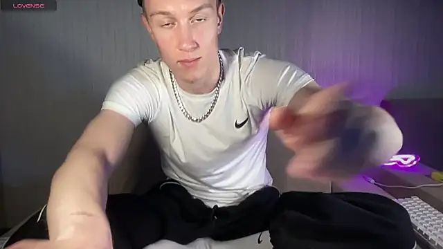 Travis Gracile online show from June 19, 2026, 9:02 am