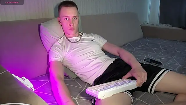 Travis Gracile online show from July 5, 2026, 7:26 am