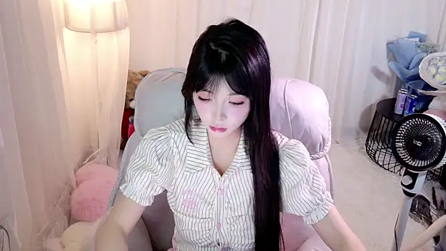 Zoe-001 online show from April 26, 2026, 2:04 pm