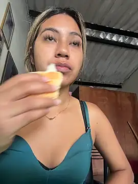 Kimmiebellarie online show from June 14, 2026, 4:53 pm