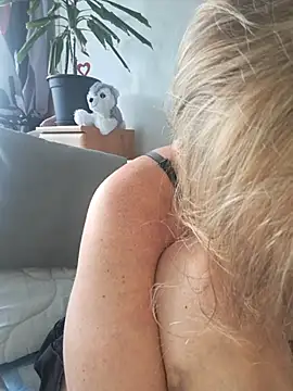 Blond lady czech online show from July 25, 2026, 3:31 pm