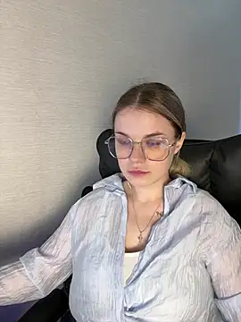 KimEvanss online show from July 19, 2026, 5:11 am