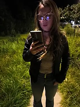 VALELUXX online show from June 25, 2026, 1:27 am