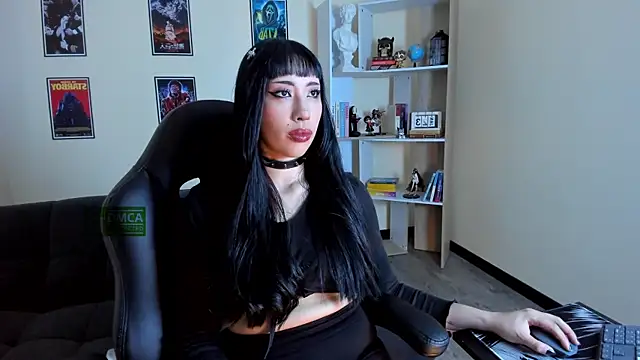 Snapshot of Ravenelle_ chatting on May 16, 2026, 11:14 pm Ravenelle online show from May 16, 2026, 11:14 pm