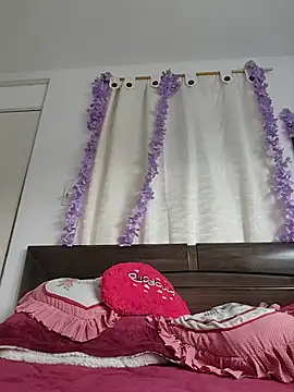 Snapshot of LuluDream chatting on July 18, 2026, 6:45 pm LuluDream online show from July 18, 2026, 6:45 pm