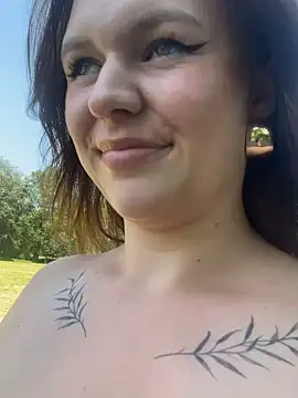 SweetLikaaa online show from June 19, 2026, 1:04 pm