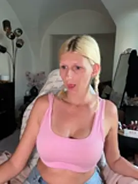 Snapshot of barbiplaymate chatting on June 24, 2026, 8:46 am barbiplaymate online show from June 24, 2026, 8:46 am
