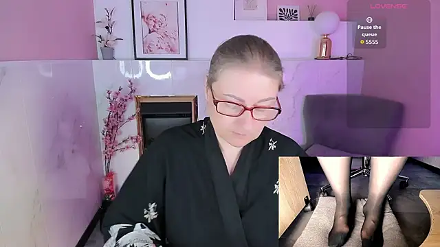 Alexandra Kind online show from July 24, 2026, 8:51 pm