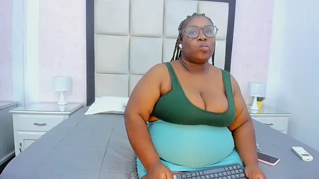 Snapshot of TreisyVixen chatting on July 4, 2026, 3:45 am TreisyVixen online show from July 4, 2026, 3:45 am
