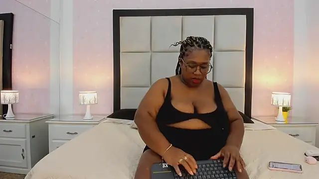 Snapshot of TreisyVixen chatting on July 8, 2026, 2:49 am TreisyVixen online show from July 8, 2026, 2:49 am