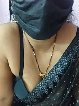 sweetylove01 online show from August 9, 2026, 6:24 pm