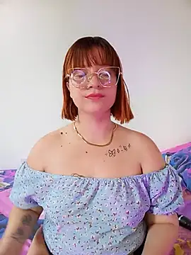 Curves Nina online show from July 15, 2026, 6:35 pm