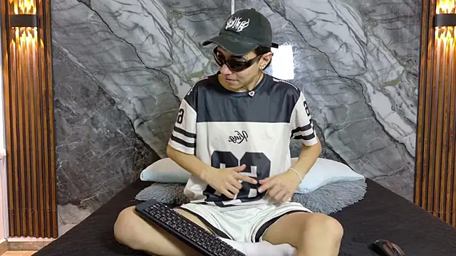 NoahWalker   online show from July 13, 2026, 11:02 am