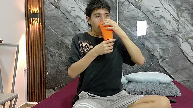 NoahWalker   online show from July 27, 2026, 11:06 am