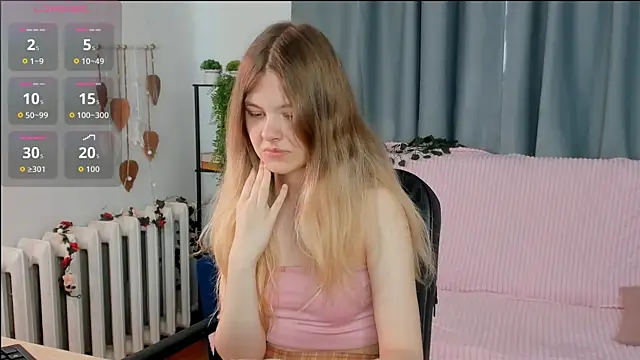 Glitch Doll online show from May 27, 2026, 5:26 am