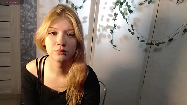 Lina Wi online show from April 25, 2026, 8:06 pm