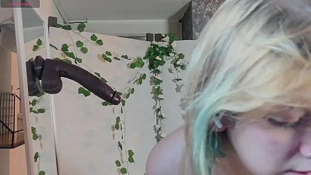 Lina Wi online show from June 26, 2026, 8:24 pm