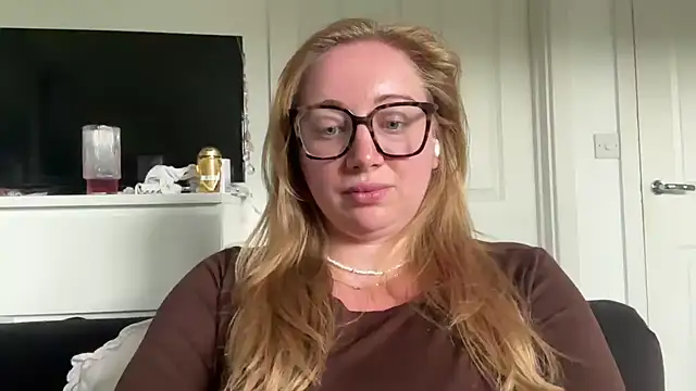 arielsweetieee online show from June 8, 2026, 3:56 pm