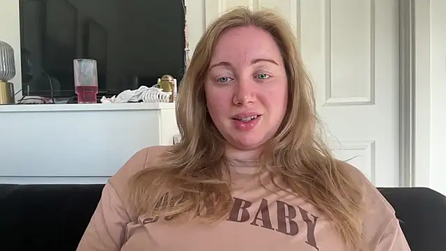 arielsweetieee online show from June 9, 2026, 7:53 am