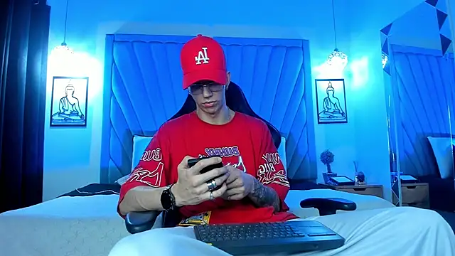 OliverThompsonJS online show from July 25, 2026, 4:21 am