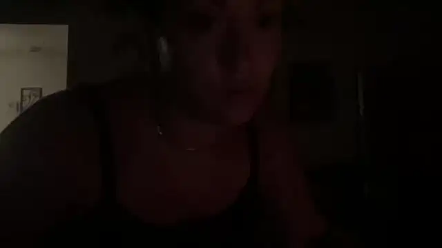 yummymommie7 online show from June 14, 2026, 5:09 am