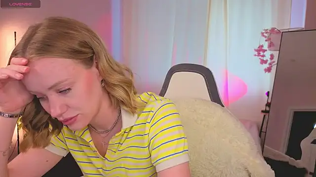 EvaHamilton online show from July 14, 2026, 2:05 am