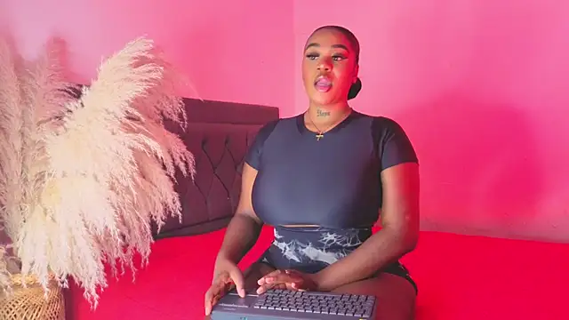 Thalyanna ebonny online show from May 1, 2026, 5:23 am