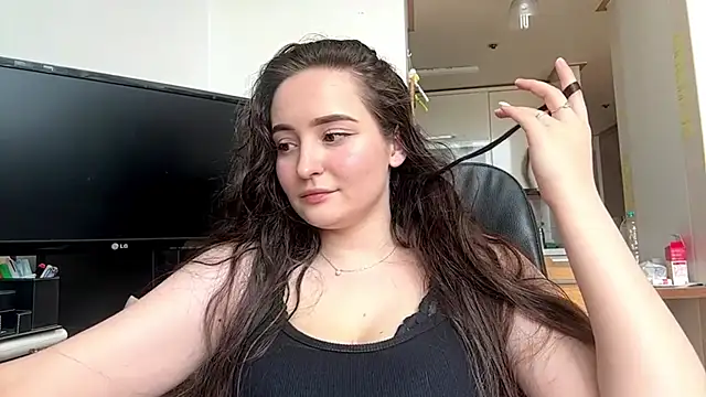 Emilly Cart online show from July 28, 2026, 3:24 am