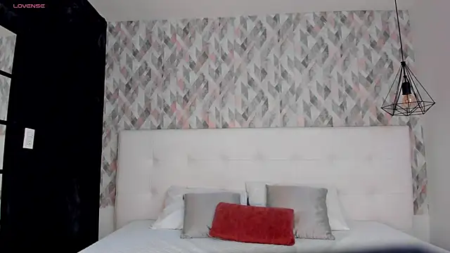 MiaJacksson online show from July 22, 2026, 8:33 pm