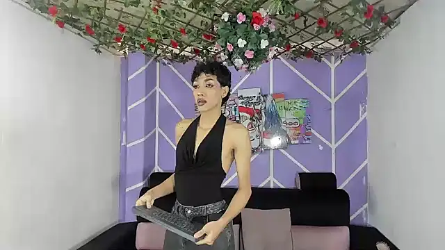 DAHNE HOT  online show from June 21, 2026, 1:13 pm